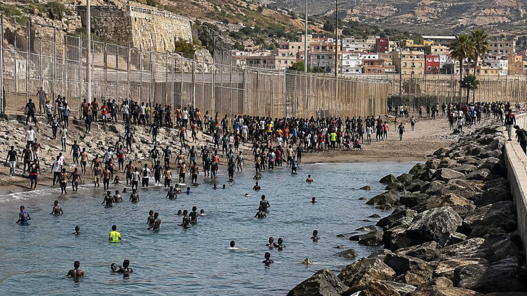 Ceuta obnaża słabość granic Europy. Włochy zaostrzają kontrole wobec Hiszpanii