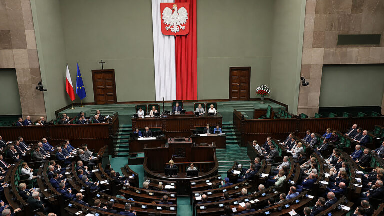 Obywatelski projekt „Stop Pakt” w Sejmie. Spór o granice polskiej suwerenności