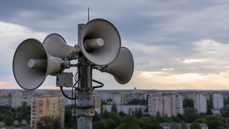 Syrena bez zapowiedzi oznacza alarm. Co robić na Podkarpaciu