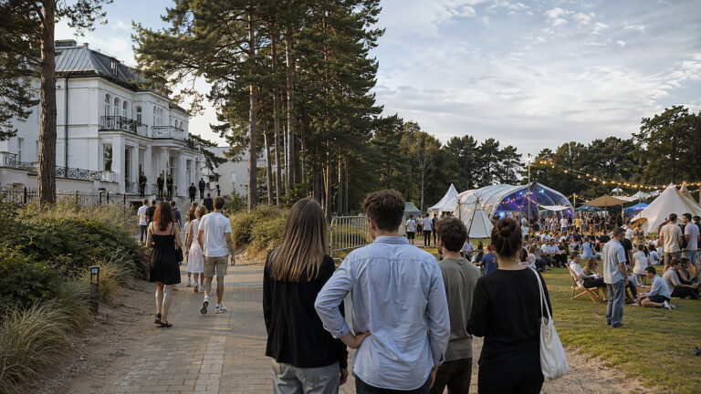 Jurata kontra Campus. Rozpoczęła się walka o głos młodej Polski