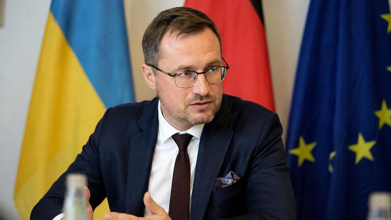 Ambasador Ukrainy oskarża niemieckie partie o powielanie przekazu Moskwy
