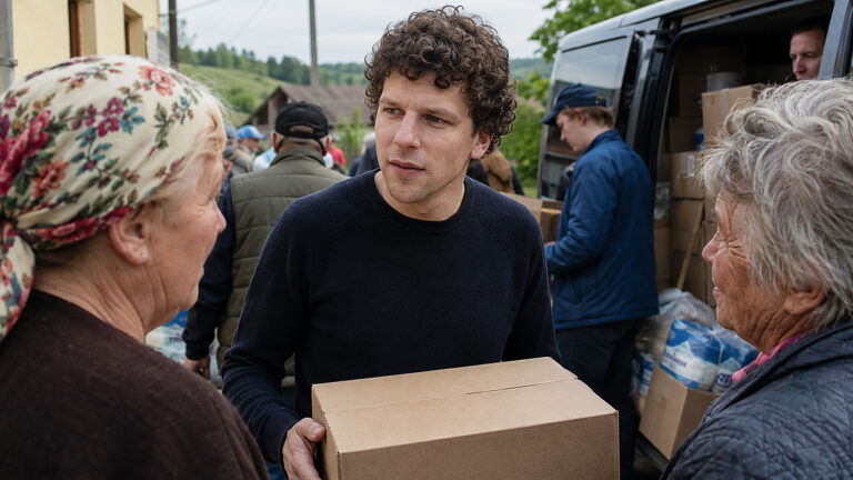 Jesse Eisenberg na Podkarpaciu. Polski obywatel rusza z pomocą dla Ukrainy