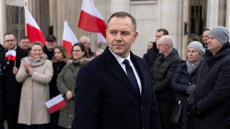 Rok od zwycięstwa Karola Nawrockiego. Polska pozostaje podzielona