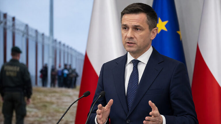 Polska bez relokacji migrantów. Duszczyk składa twardą deklarację