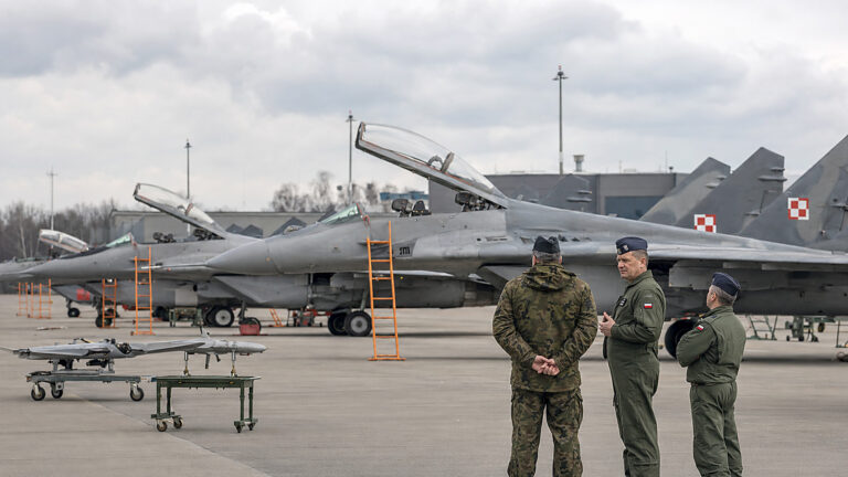 Cztery MiG-29 dla Kijowa? Polska musi najpierw zabezpieczyć własny interes