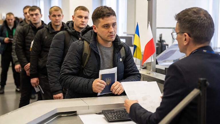 PiS zapowiada deportacje niepracujących Ukraińców. MSWiA odpowiada danymi