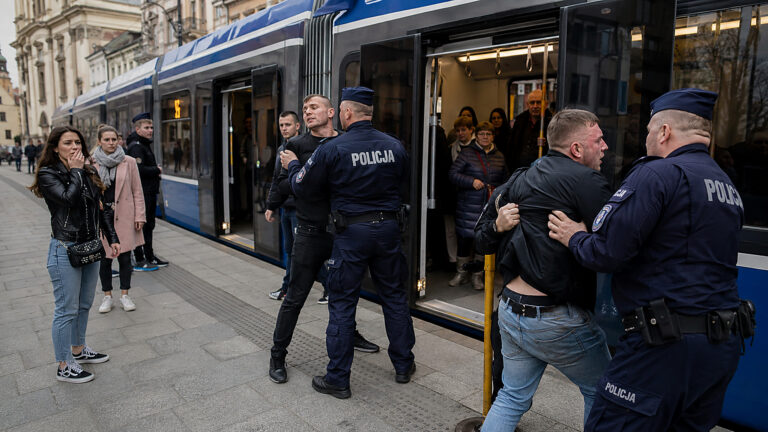 Krakowski tramwaj i granice porządku. Zatrzymania po ataku
