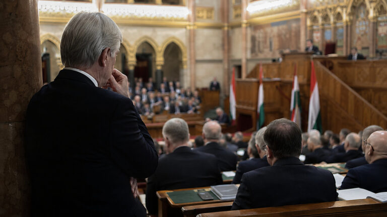Węgry: András Baka kandydatem TISZY. Test dla rządów Magyara