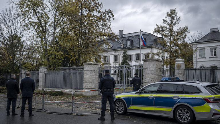 Berlin zamknie rosyjski konsulat. Sikorski: Niemcy biorą przykład z Polski
