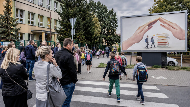 Ogólnopolska akcja rodziców przeciw reformom MEN ruszyła