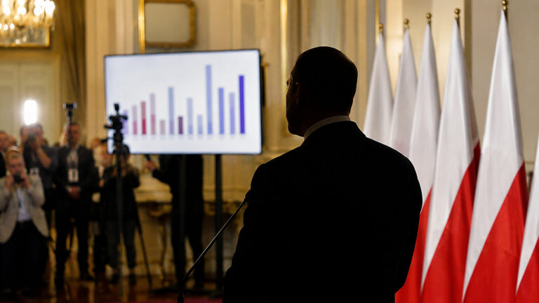 Karol Nawrocki z 51 proc. dobrych ocen. Sierpniowy sondaż CBOS