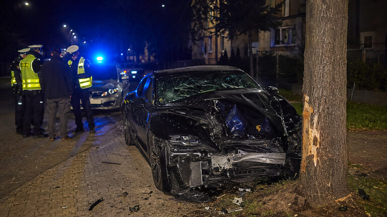 Włodawa: pijany 31-latek z dożywotnim zakazem rozbił Porsche