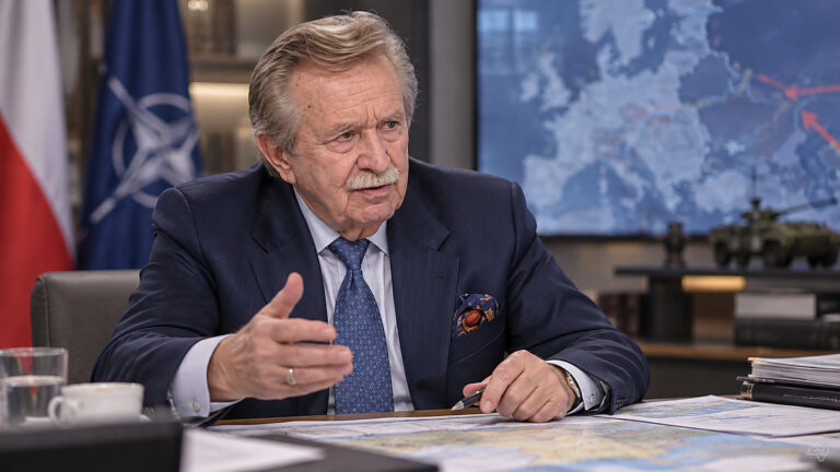 Gen. Komornicki: bez strategii miliardy na obronę pójdą „psu na budę”
