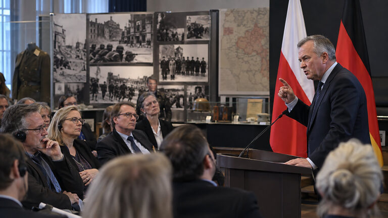 Ambasador Niemiec poucza Polaków. Poszło o 18 nauczycieli