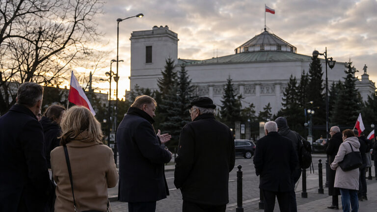 Sondaż: prawicowa koalicja wygrywa z układem KO i Konfederacji
