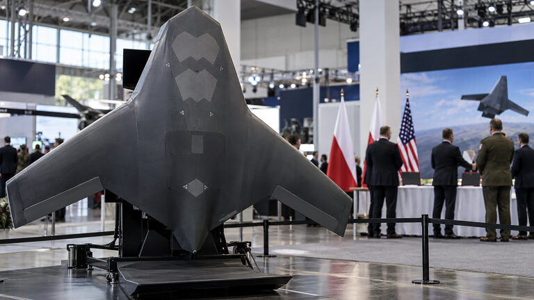 X-BAT może powstawać w Polsce. PGZ podpisała list intencyjny z Shield AI