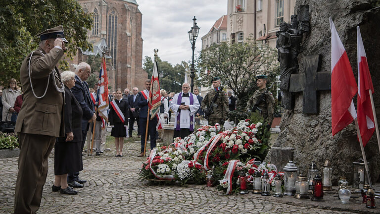 Świdnica uczci ofiary sowieckiej napaści. Program 87. rocznicy