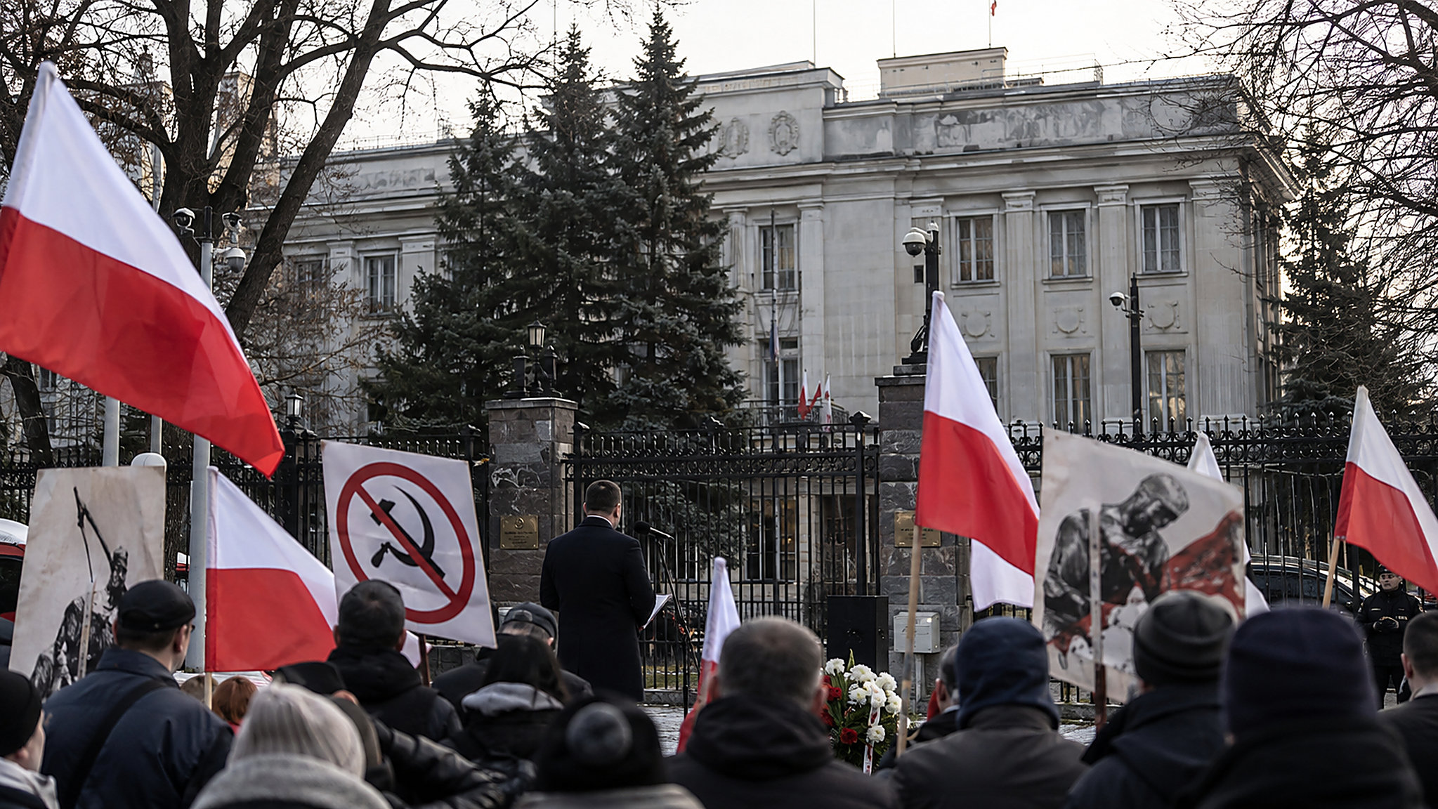 Mentzen przed ambasadą Rosji w 87. rocznicę sowieckiej napaści – ilustracja