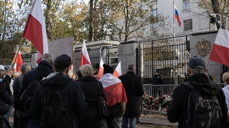 Mentzen przed ambasadą Rosji. Pamięć 17 września bez ustępstw