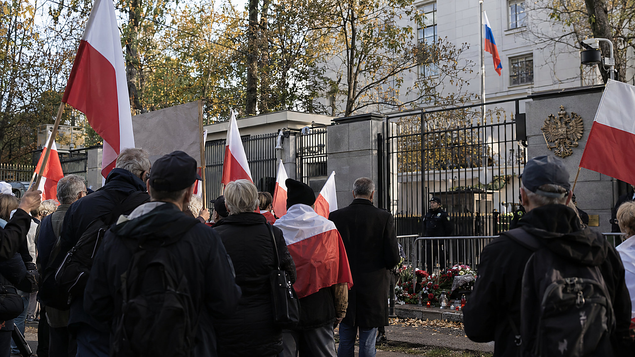 Mentzen przed ambasadą Rosji. Pamięć 17 września bez ustępstw – ilustracja