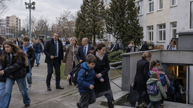 Alarm obnażył chaos procedur. Polska nie przygotowała ludzi na zagrożenie