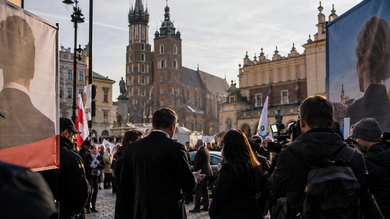 Hoffman popiera Gibałę, Tusk mobilizuje KO. Kraków przed wyborem
