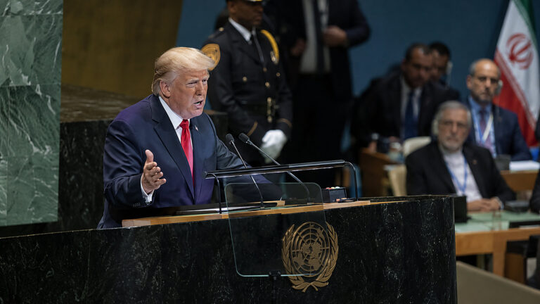 Trump zagroził Iranowi „unicestwieniem”. Stawia warunek porozumienia
