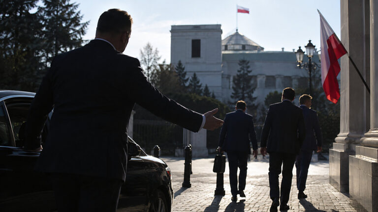 Czarnek odbija posłów Rozwoju Plus. Jeden polityk wrócił już do PiS