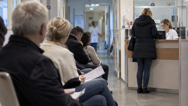NFZ potwierdził omijanie kolejki w Piasecznie. 59 przypadków i kara