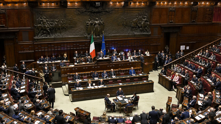 Rząd Meloni wygrywa tajne głosowanie. Reforma ordynacji przed finałem