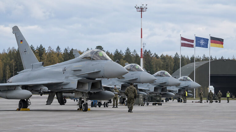 Łotwa głosuje pod osłoną NATO. Cztery Eurofightery pilnują nieba