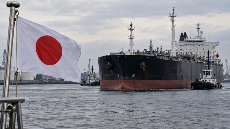 Japonia uderza w rosyjską flotę cieni. Sankcje na 35 statków