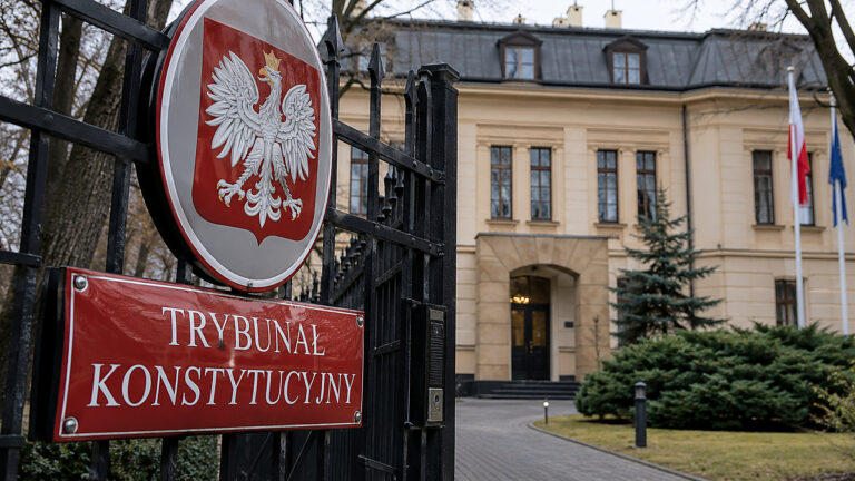 Trybunał bez pieniędzy. Święczkowski pisze do Czarzastego