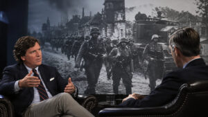 Tucker Carlson usprawiedliwia napaść Hitlera na Polskę. Historia mówi jasno – ilustracja